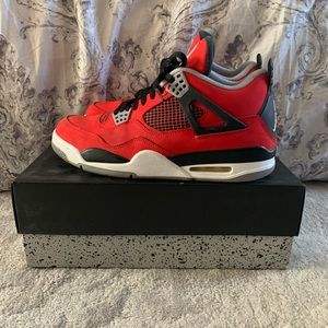 PRE OWNED AIR JORDAN RETRO 4 TORO BRAVO.